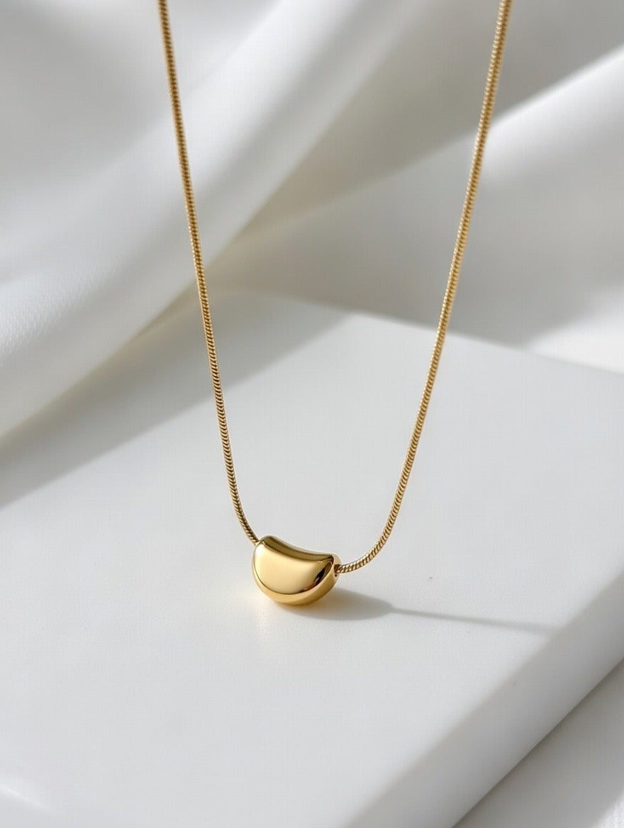 Bean pendant necklace
