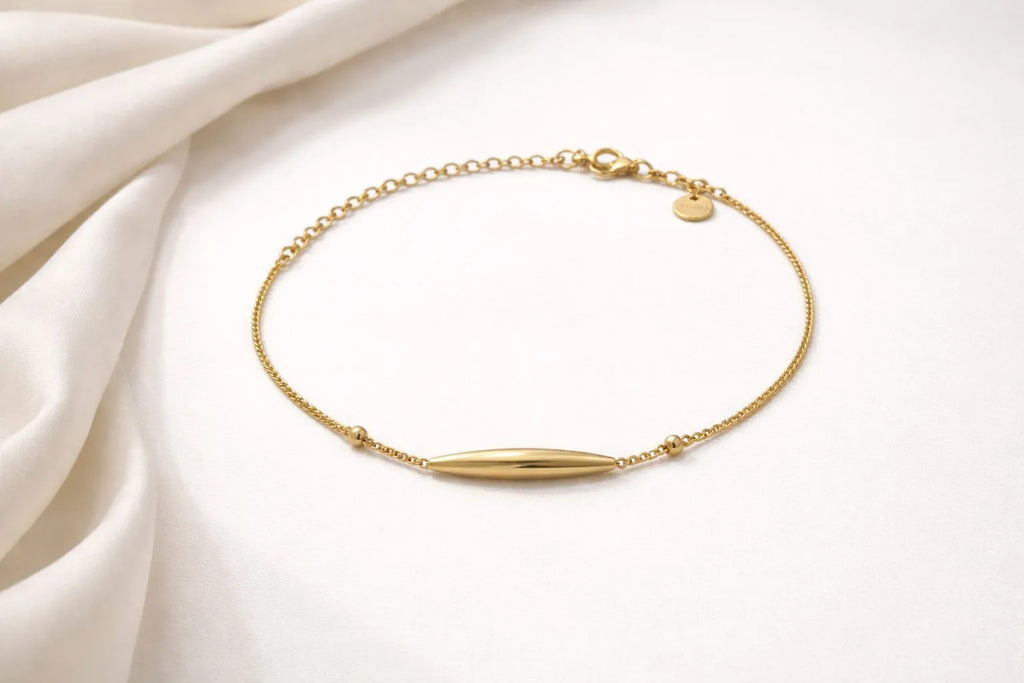 Aureva minimalist gold bar bracelet for women Pakistan - Tapered charm chain jewelry with lobster clasp