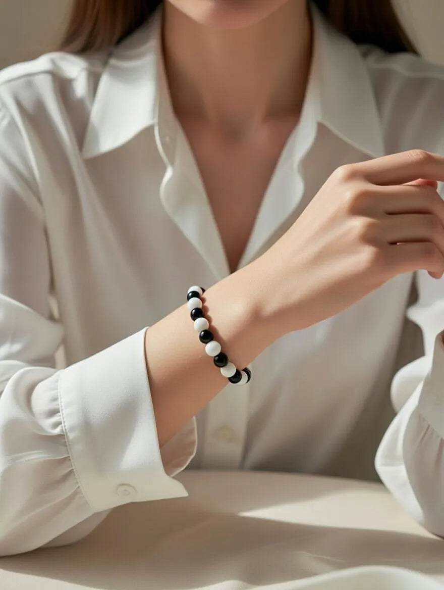 Unisex Yin Yang Black and White Beaded Stretch Bracelet for Men and Women