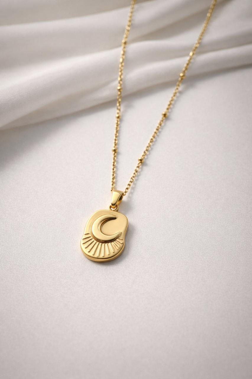 Elegant White Shell Gold Pendant Necklace for Women and Girls
