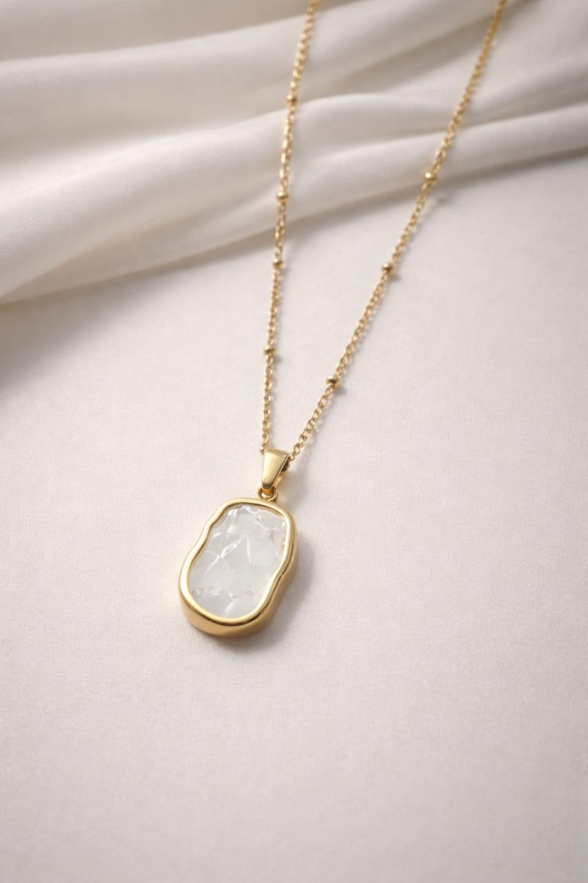 Elegant White Shell Gold Pendant Necklace for Women and Girls